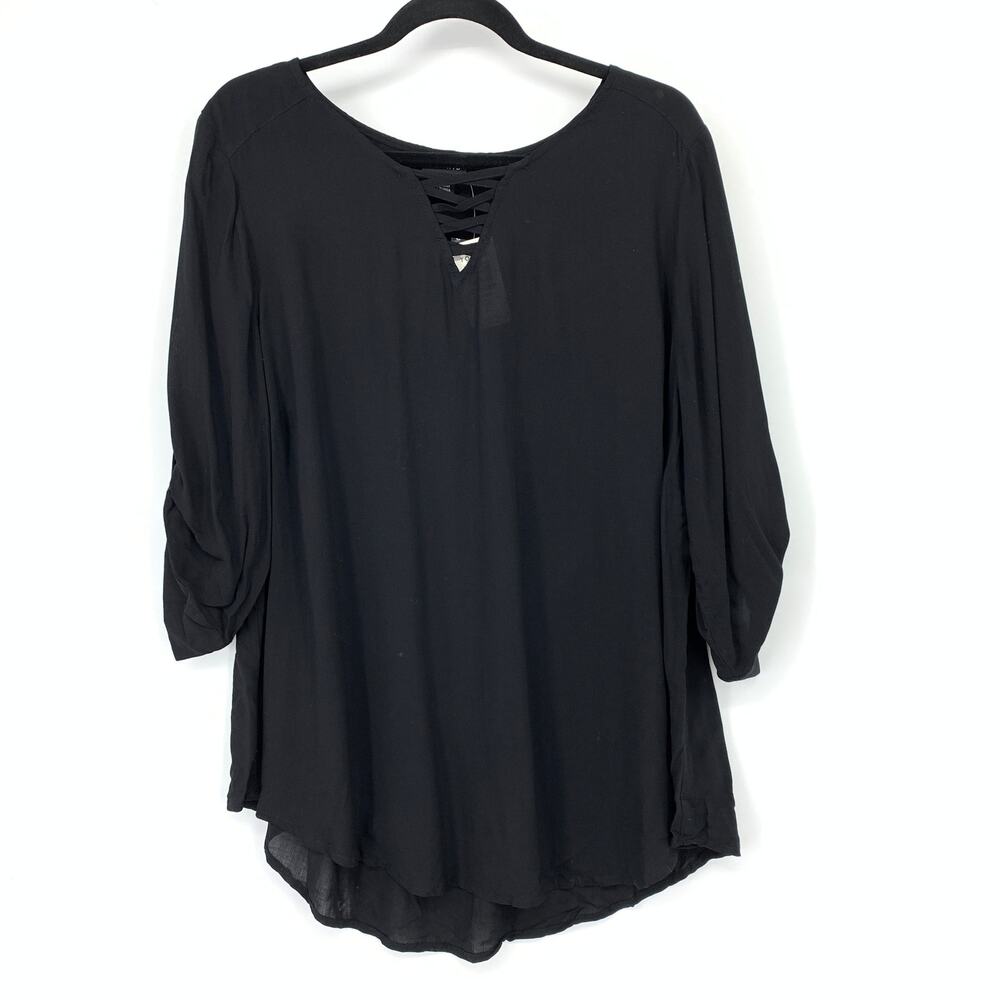 Torrid Lattice Front Pullover Blouse Tab Sleeve Womens Size 1X Black NEW
